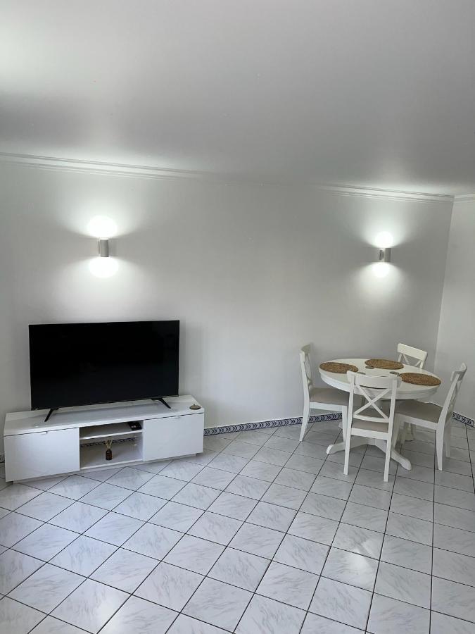 Relaxing 2 Bedroom House 5 Minutes Away From Vilamoura Marina Quarteira Exterior foto